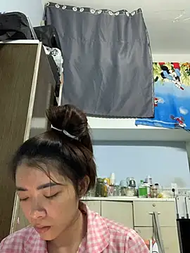 Snapshot of Minee1202 chatting on 06-10-26, 01:07 Minee1202 online show from 06-10-26, 01:07