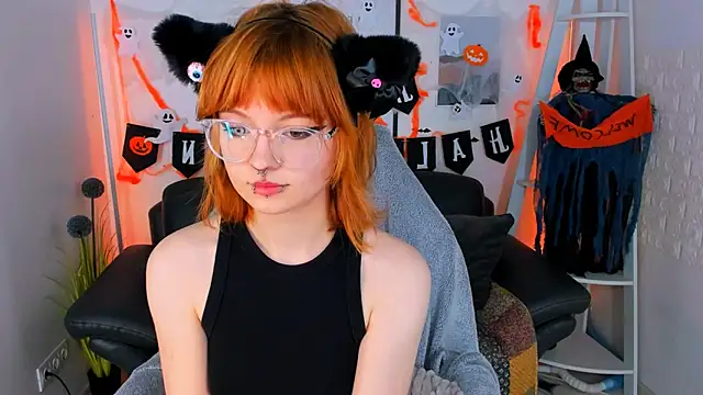 Snapshot of sweet_mika18 chatting on 10-17-25, 07:37 sweet mika18 online show from 10-17-25, 07:37