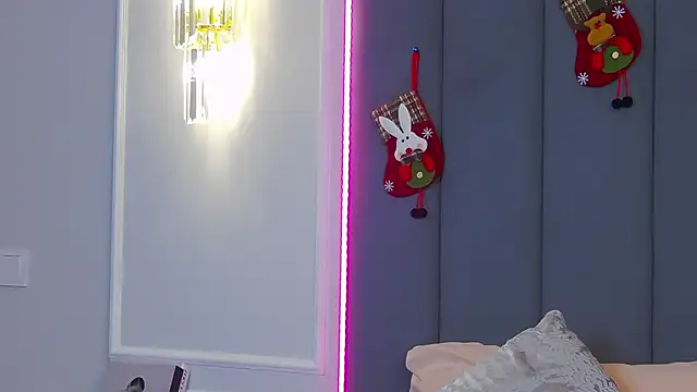 MarilynNova online show from 12-23-25, 05:40