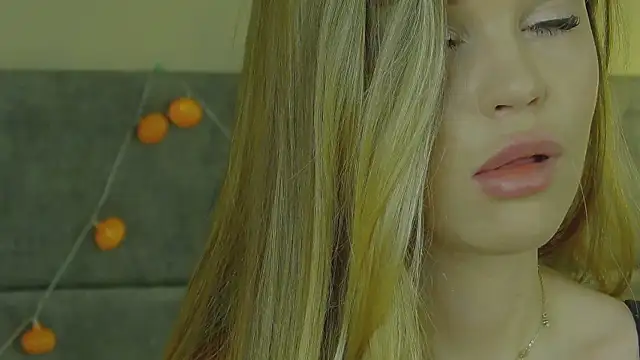 MarilynNova online show from 10-30-25, 04:33