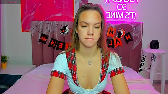 Snapshot of Vickie_Smith chatting on 10-26-25, 01:28 Vickie Smith online show from 10-26-25, 01:28