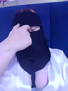 Snapshot of _Douna_-_ chatting on 09-19-25, 11:20 Douna - online show from 09-19-25, 11:20