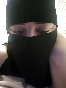 Snapshot of _Douna_-_ chatting on 10-02-25, 05:33 Douna - online show from 10-02-25, 05:33