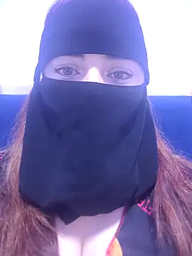 Snapshot of _Douna_-_ chatting on 10-10-25, 06:42 Douna - online show from 10-10-25, 06:42
