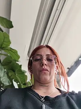 Snapshot of Alis_xxx chatting on 06-19-26, 02:45 Alis xxx online show from 06-19-26, 02:45