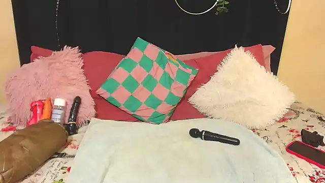 Snapshot of AmazingDarkDoll chatting on 12-15-25, 06:47 AmazingDarkDoll online show from 12-15-25, 06:47