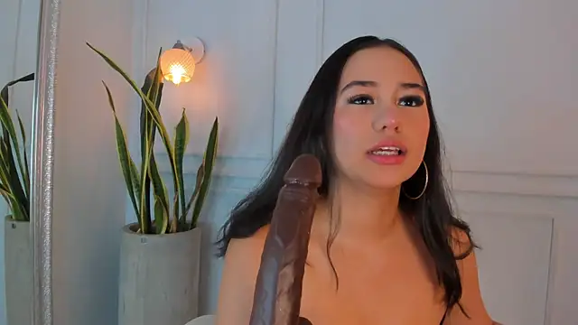 Jazmiinee online show from 10-15-25, 07:22