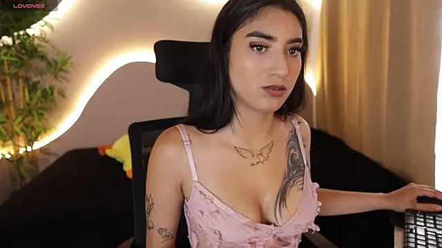 Emma and Issac online show from 03-12-26, 08:46