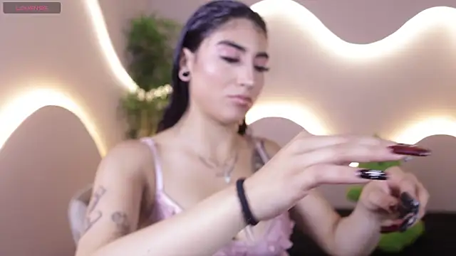 Emma and Issac online show from 12-19-25, 04:16