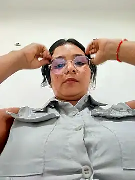 Lily-o online show from 11-27-25, 02:50