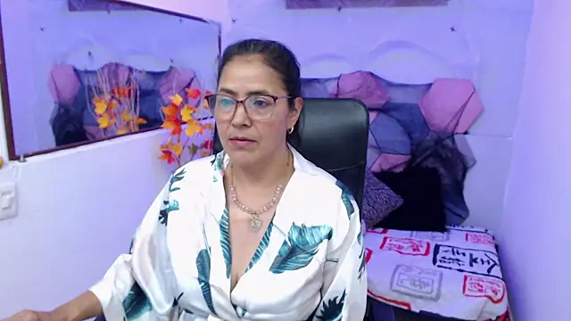 AmandaPeet online show from 10-15-25, 08:17