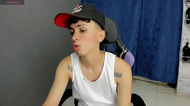 Snapshot of Damien_444 chatting on 10-29-25, 03:49 Damien 444 online show from 10-29-25, 03:49