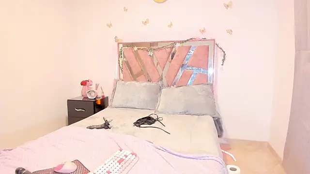 Ella Lenox online show from 11-13-25, 12:58