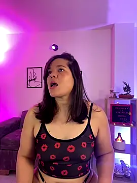 Snapshot of leiablack chatting on 10-31-25, 12:02 leiablack online show from 10-31-25, 12:02