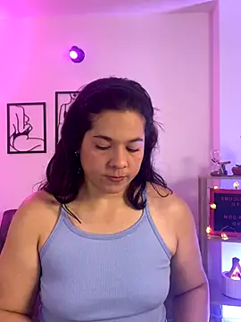 Snapshot of leiablack chatting on 11-12-25, 11:25 leiablack online show from 11-12-25, 11:25