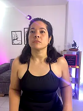 Snapshot of leiablack chatting on 10-27-25, 11:55 leiablack online show from 10-27-25, 11:55