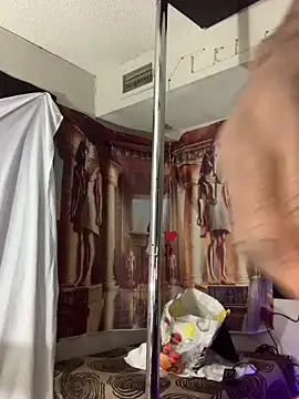 Snapshot of Triggerhappycj100 chatting on 02-12-26, 04:23 Triggerhappycj100 online show from 02-12-26, 04:23