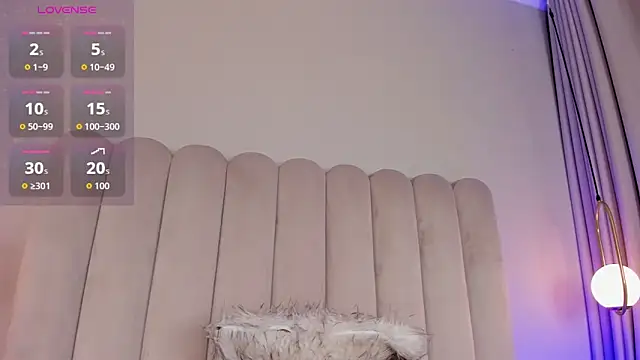 Snapshot of ashlye_white chatting on 10-19-25, 01:25 ashlye white online show from 10-19-25, 01:25