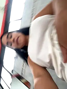 Snapshot of laure_torres chatting on 11-04-25, 07:06 laure torres online show from 11-04-25, 07:06