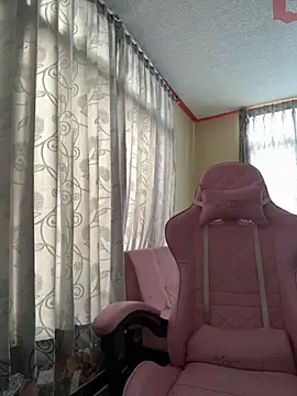 Snapshot of laure_torres chatting on 09-17-25, 04:09 laure torres online show from 09-17-25, 04:09