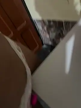 Snapshot of laure_torres chatting on 09-12-25, 08:03 laure torres online show from 09-12-25, 08:03