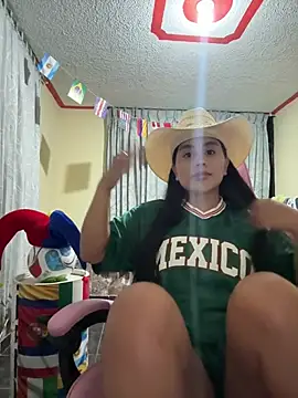 Snapshot of laure_torres chatting on 06-25-26, 01:03 laure torres online show from 06-25-26, 01:03