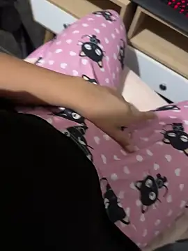 Snapshot of laure_torres chatting on 09-24-25, 07:04 laure torres online show from 09-24-25, 07:04