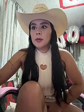 Snapshot of laure_torres chatting on 06-09-26, 11:17 laure torres online show from 06-09-26, 11:17