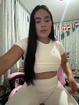 Snapshot of laure_torres chatting on 07-23-26, 01:58 laure torres online show from 07-23-26, 01:58