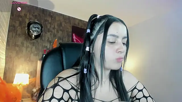 Snapshot of marian__stone chatting on 10-23-25, 06:28 marian stone online show from 10-23-25, 06:28