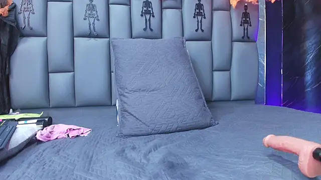 Roxana gomez online show from 10-28-25, 03:18