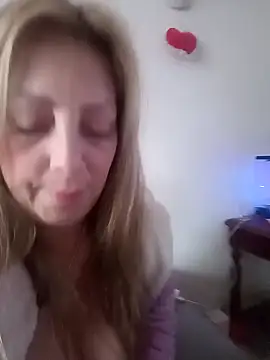 Estefania Arce online show from 10-19-25, 08:44