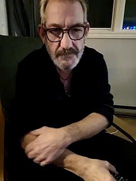 FoxnMouse online show from 11-24-25, 02:11