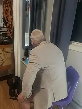 FoxnMouse online show from 11-05-25, 02:25