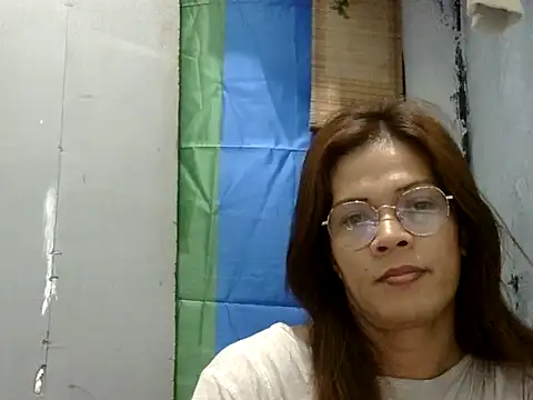 juicycum069 online show from 05-12-26, 01:02