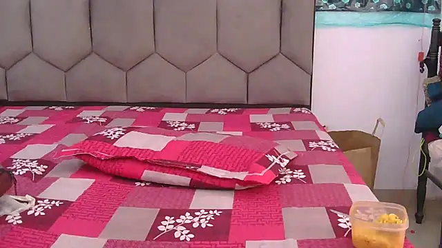 Diyaa Singh online show from 12-17-25, 07:35