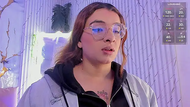 Snapshot of Naomy_tay1 chatting on 04-13-26, 03:43 Naomy tay1 online show from 04-13-26, 03:43