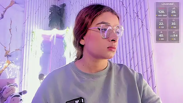 Snapshot of Naomy_tay1 chatting on 04-11-26, 02:52 Naomy tay1 online show from 04-11-26, 02:52