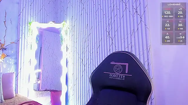 Snapshot of Naomy_tay1 chatting on 03-19-26, 03:28 Naomy tay1 online show from 03-19-26, 03:28