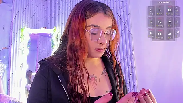 Snapshot of Naomy_tay1 chatting on 03-20-26, 03:40 Naomy tay1 online show from 03-20-26, 03:40