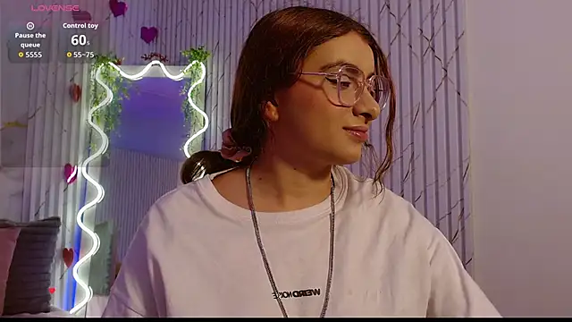 Snapshot of Naomy_tay1 chatting on 02-20-26, 03:36 Naomy tay1 online show from 02-20-26, 03:36