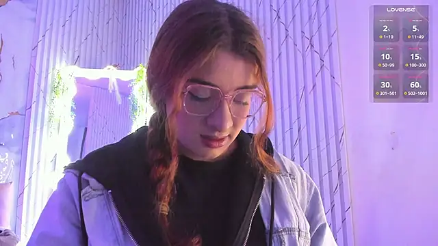 Snapshot of Naomy_tay1 chatting on 04-05-26, 02:40 Naomy tay1 online show from 04-05-26, 02:40