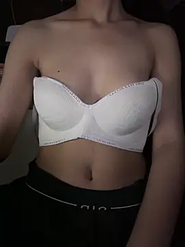 Snapshot of modelnishu chatting on 05-02-26, 03:06 modelnishu online show from 05-02-26, 03:06
