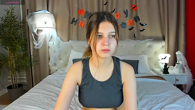Elle Ellise online show from 10-30-25, 08:01