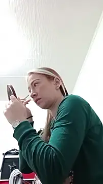 Reina Cummings online show from 12-23-25, 05:18