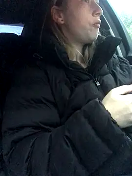 Reina Cummings online show from 09-29-25, 04:52