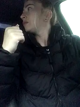 Reina Cummings online show from 10-06-25, 04:57