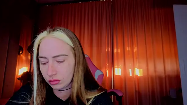 Reina Cummings online show from 11-01-25, 07:02