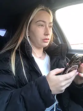 Reina Cummings online show from 10-01-25, 05:01