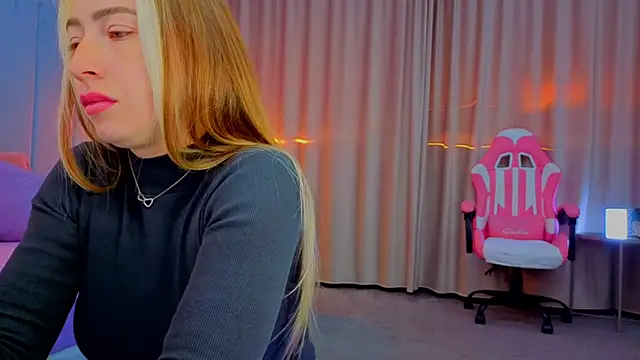 Reina Cummings online show from 10-20-25, 06:04